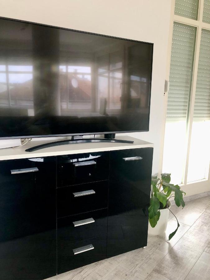 Bright, Spacious Apartment 3 Bedroom, Garage บูดาเปสต์ ภายนอก รูปภาพ